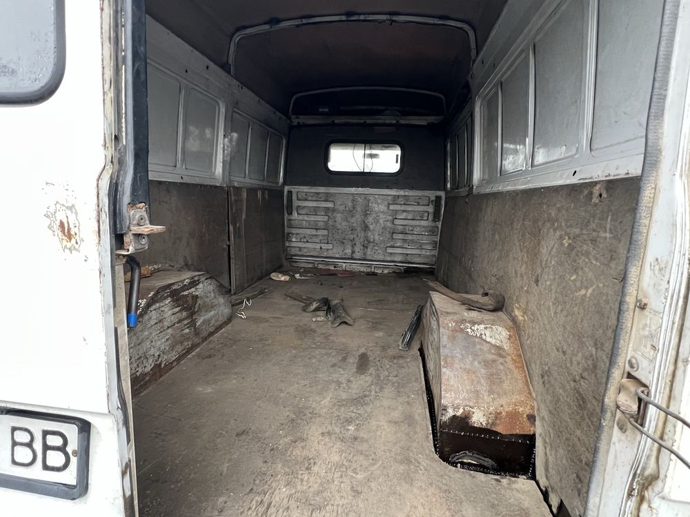 Продаж автомобіля MB-100