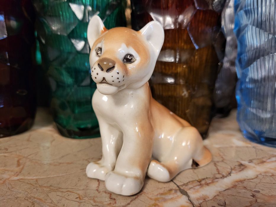 Porcelanowa figurka młodego lwa Łomonosow