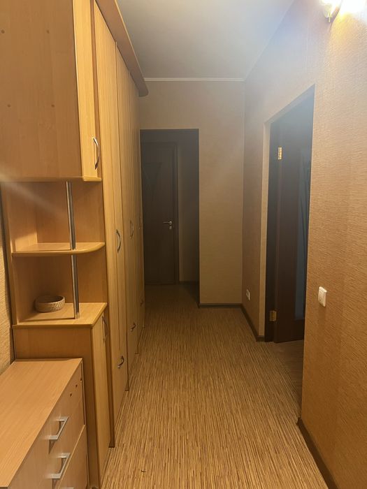 Сдам в оренду  квартиру 4 кімнатна.