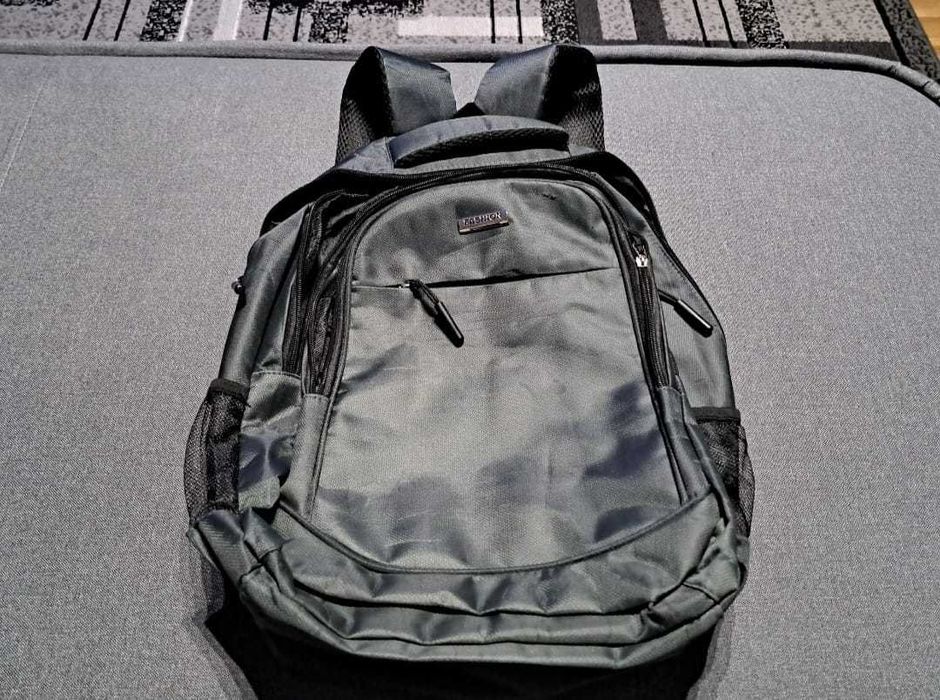 Ciemnozielony kabinowy plecak podręczny Ryanair/ Wizzair