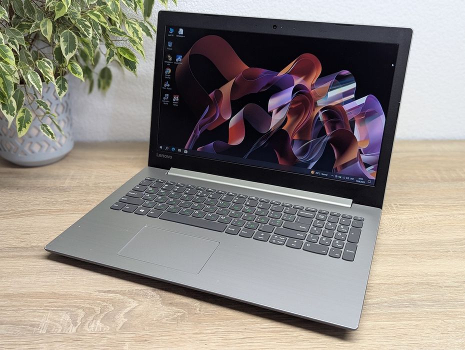 Продам класний, 4-х ядерний ноутбук Lenovo 330-15IKB
