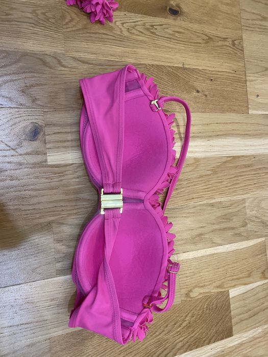 Różowy dwuczęściowy strój kąpielowy