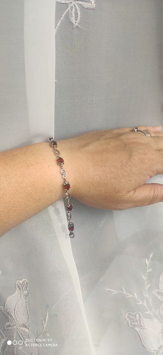 Браслет з натуральним гранатом.