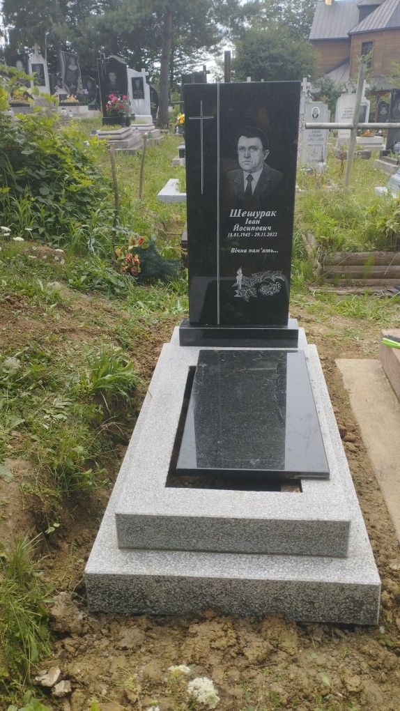 Пам'ятники з мрамурної крихти від виробника LMR