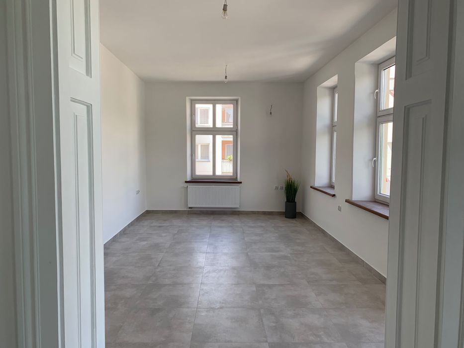 Do wynajęcia lokal 100 m2, I piętro, centrum Dąbrowy Tarnowskiej.