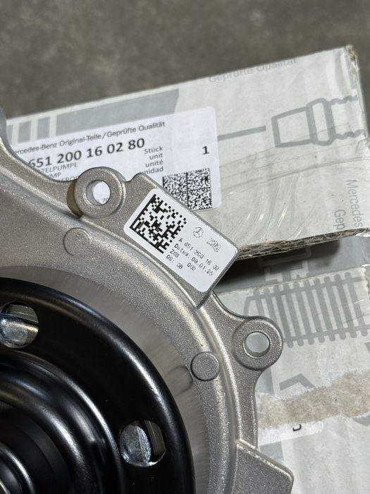 Помпа водяна насос ОМ651 вакуумна 2.2 Sprinter W906 W907 спрінтер