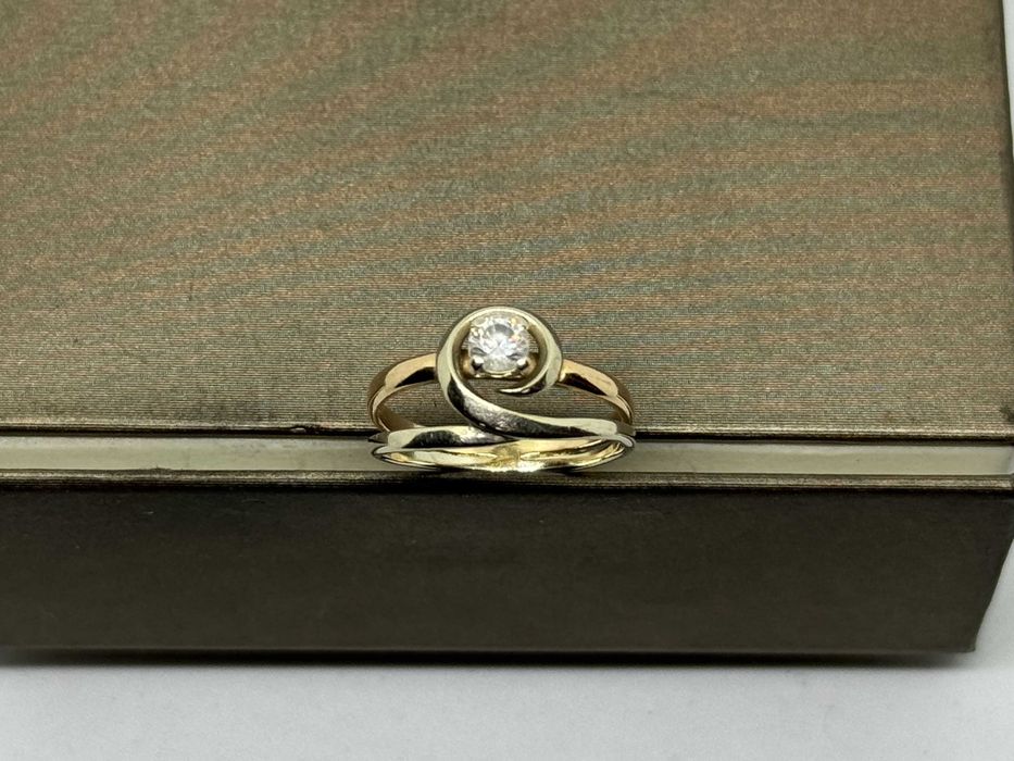 Wyjątkowy złoty pierścionek  585  R-13