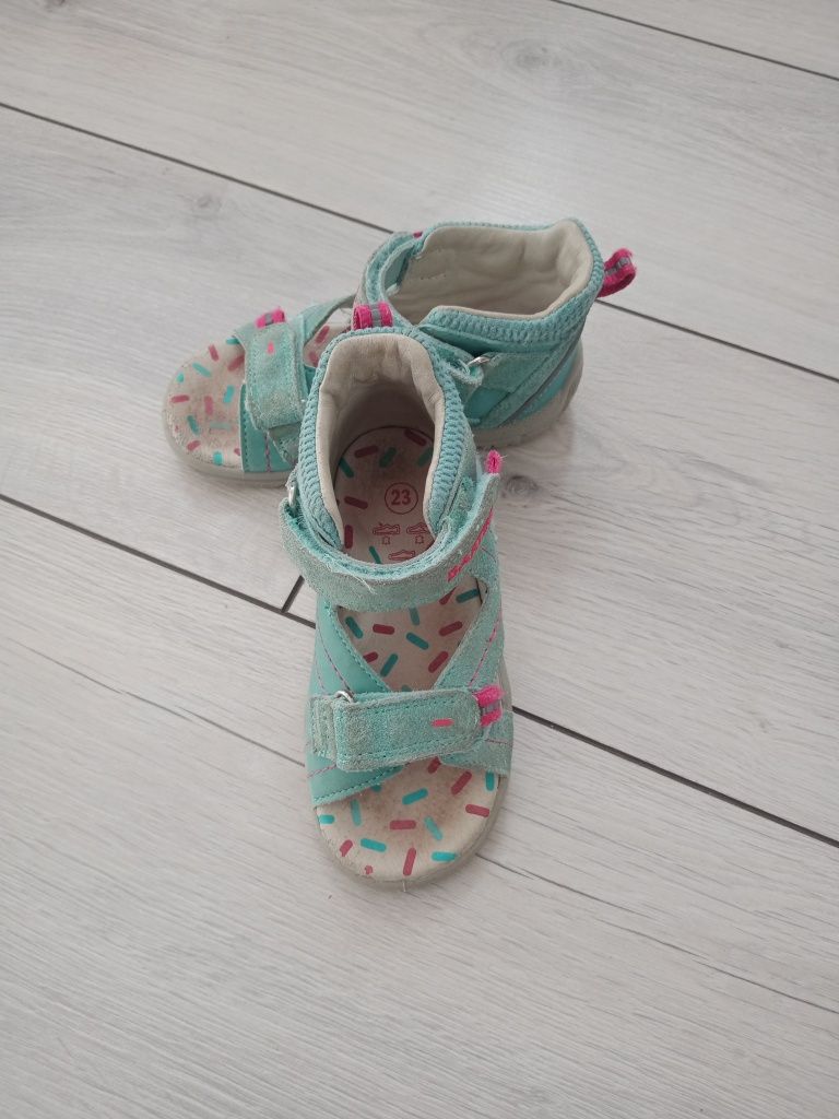 Sandałki dla dziewczynki Bartek rozmiar 23