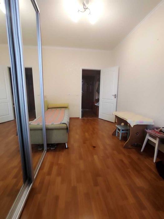 Продам комнату (гостинку) с балконом метро Масельского