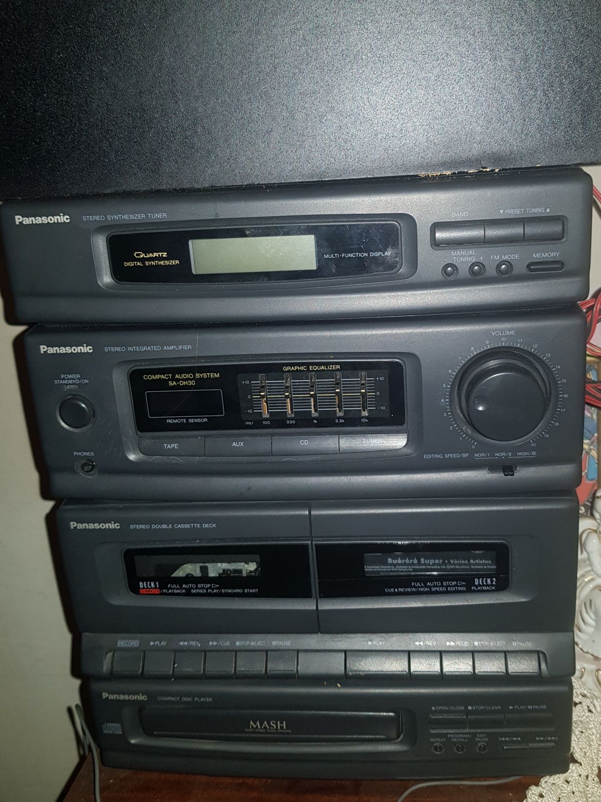 1 aparelho de música Panasonic 3 candeeiros  novos