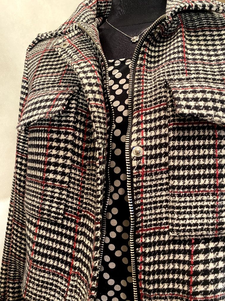 Krótka kurtka w pipetke pipetka elegancka M 38 na suwak oversize hit