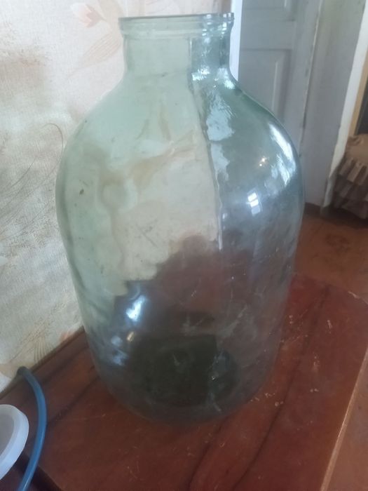 Банка 10 литров.