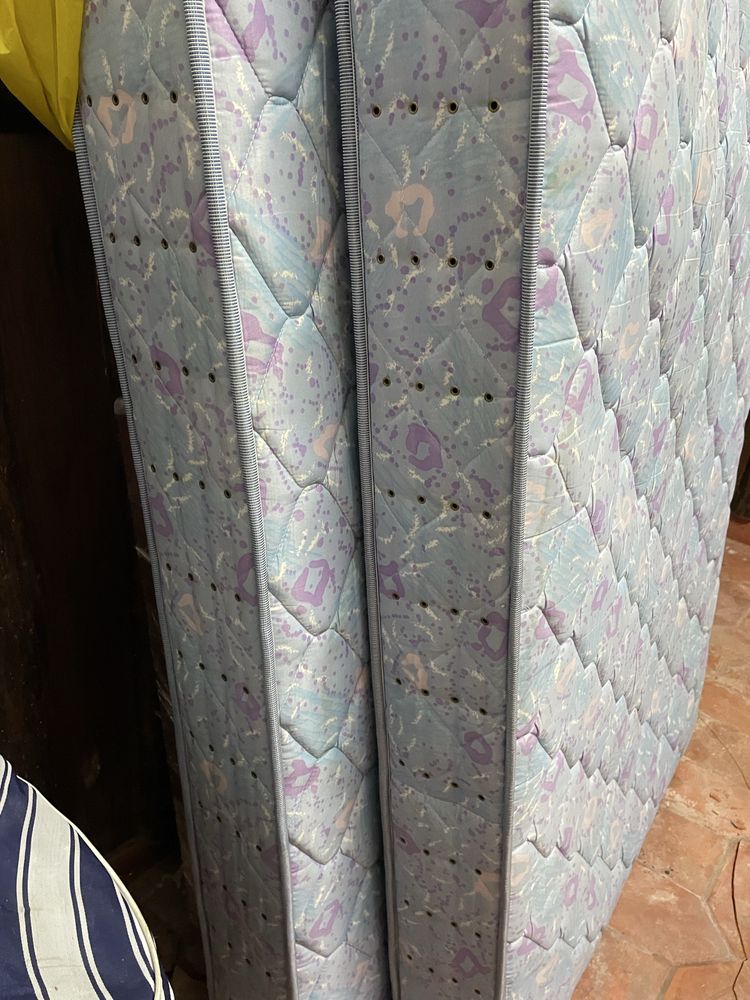 2 Colchoes Cama 1/2 corpo.