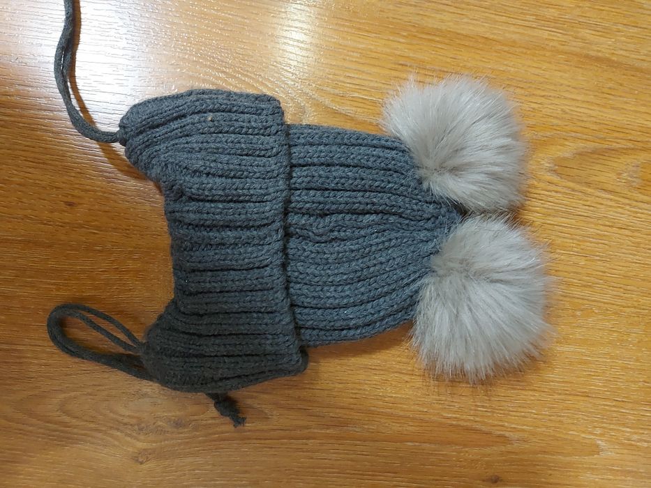 Дуже гарна тепла шапка. Підійде як хлопчику, так і дівчинці