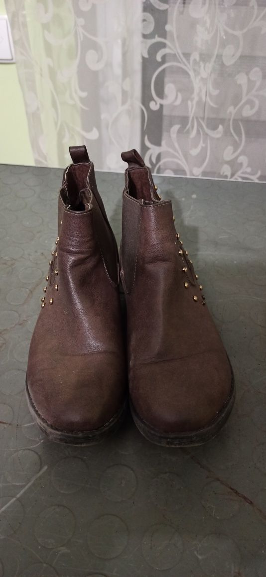 Buty noszone jeden