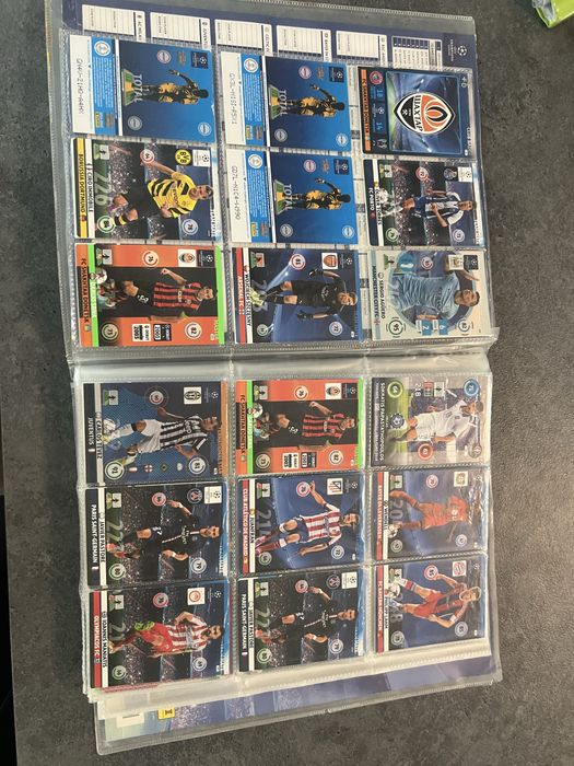 Album z kartami pilkarskimi kilecjonerski