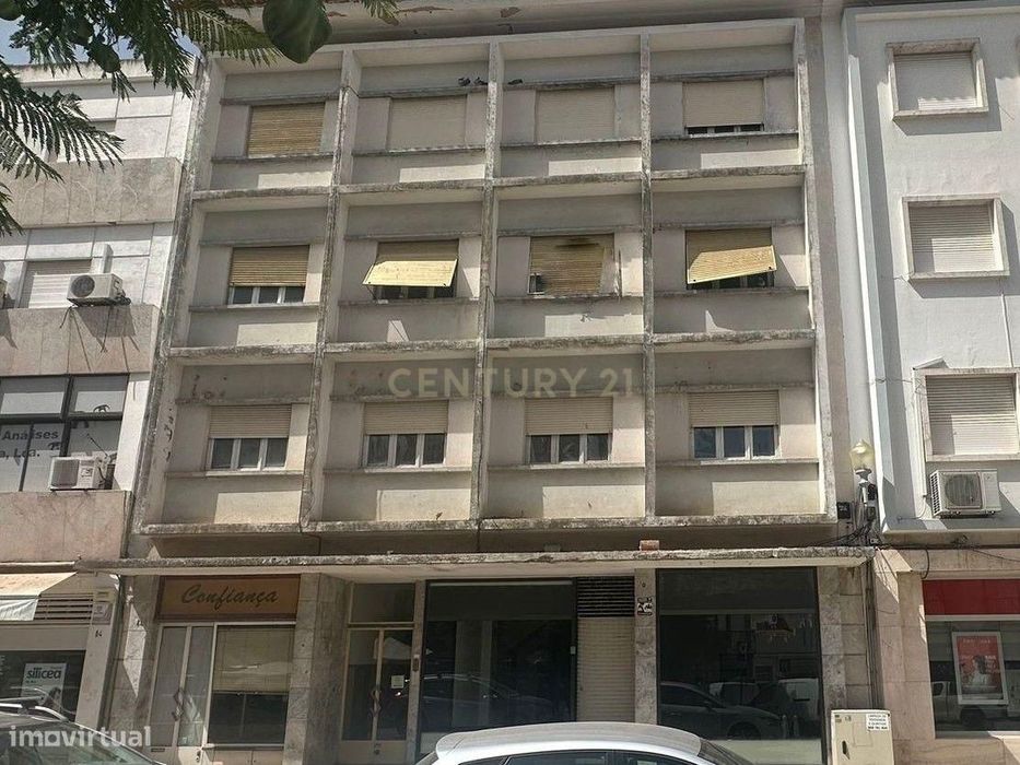 BEJA- ALENTEJO, PRÉDIO Com 4 pisos e 10 Espaços/Frações. Oportunidade