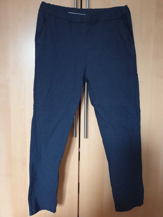 Granatowe włoskie spodnie w białe groszki r. XL