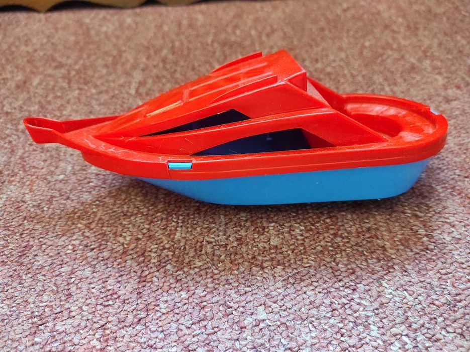 Zabawkowa łódka 20 cm. Plastikowy Jacht zabawka