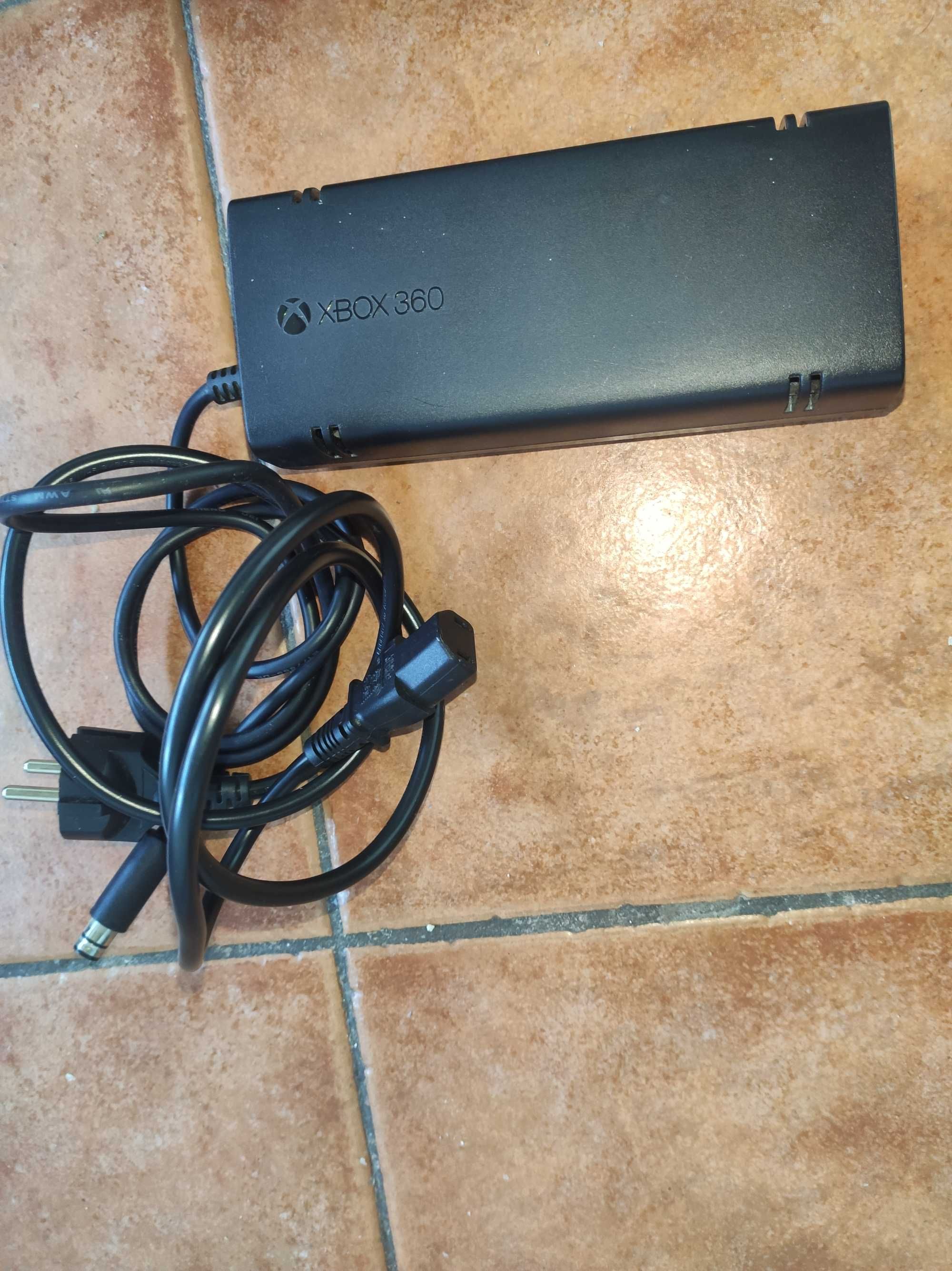 Xbox 360 E mod 1538 (Ultimo modelo)+Fonte de alimentação+2 comandos