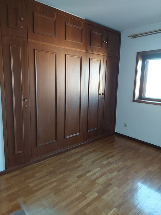 Alugo quarto no porto, perto da rotunda da boavista