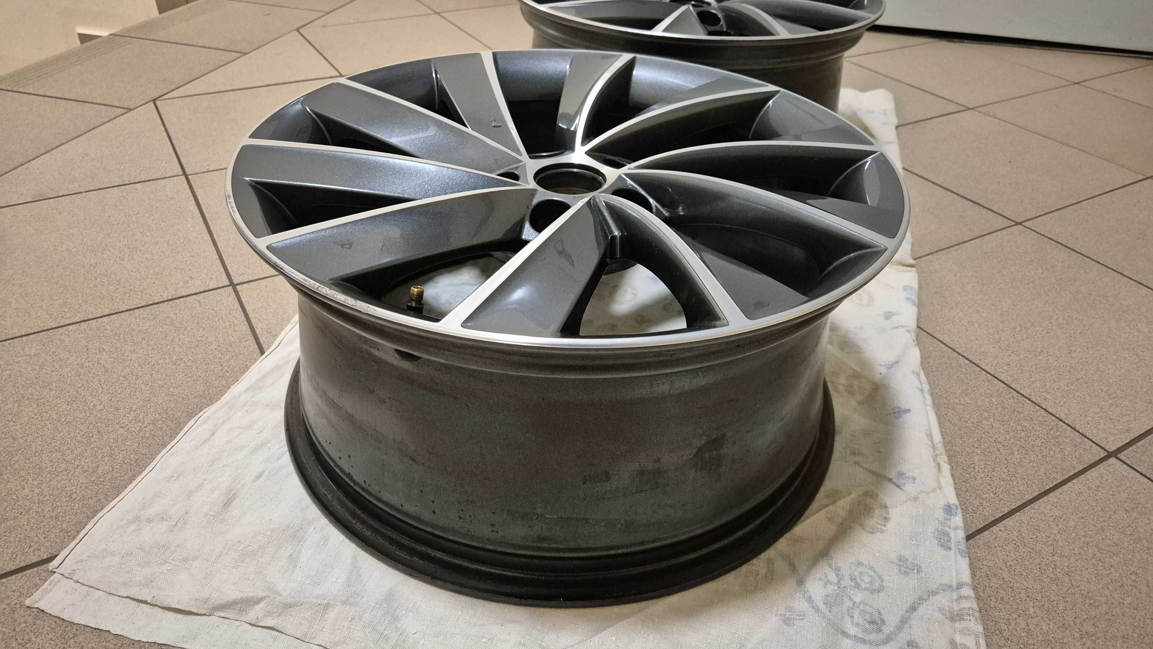 Felga 18" 5x112 8Jx18 H2 ET44 ORYGINAŁ Skoda Superb