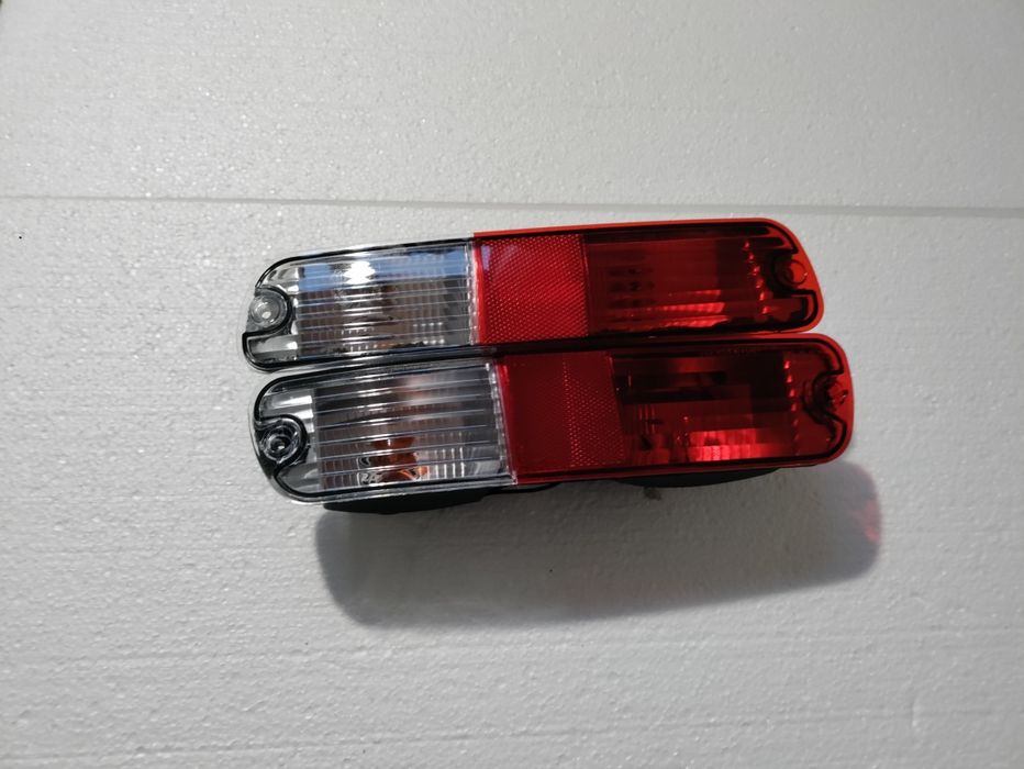 Задні ліхтарі в бампер Mitsubishi Pajero Wagon 3 лівий і правий нові