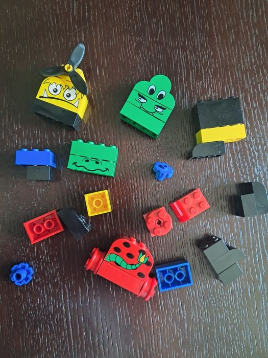 Дитячі конструктори  Lego та інші з Макдональда і Кафесі