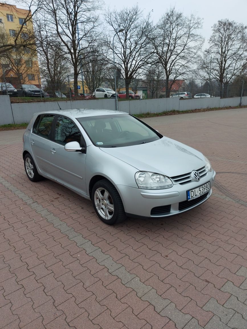 Volkswagen Golf 5 2006 1.6 benzyna