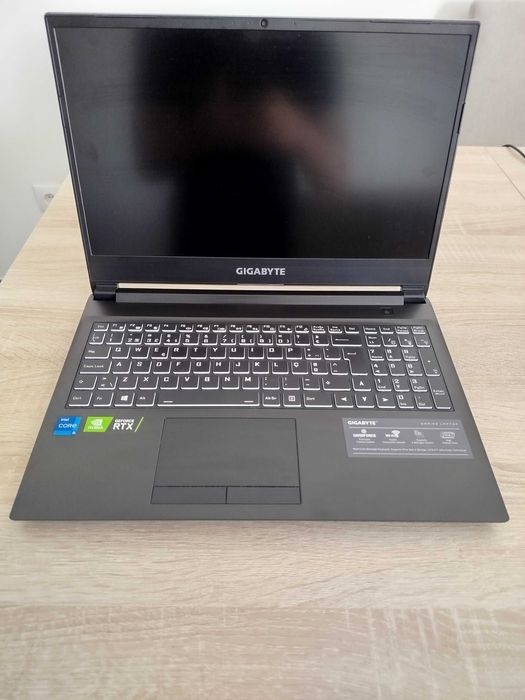 Portátil Gaming Gigabyte G5 - RTX 3050 | Ecrã 144Hz 16 GB RAM SSD-1 TB