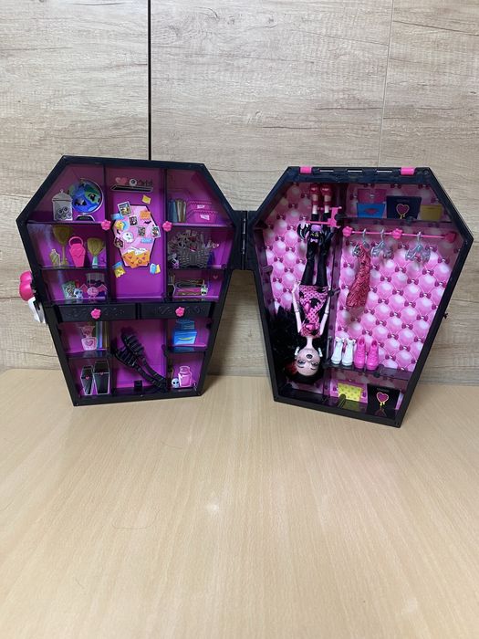 Draculocker  boneca com acessorios