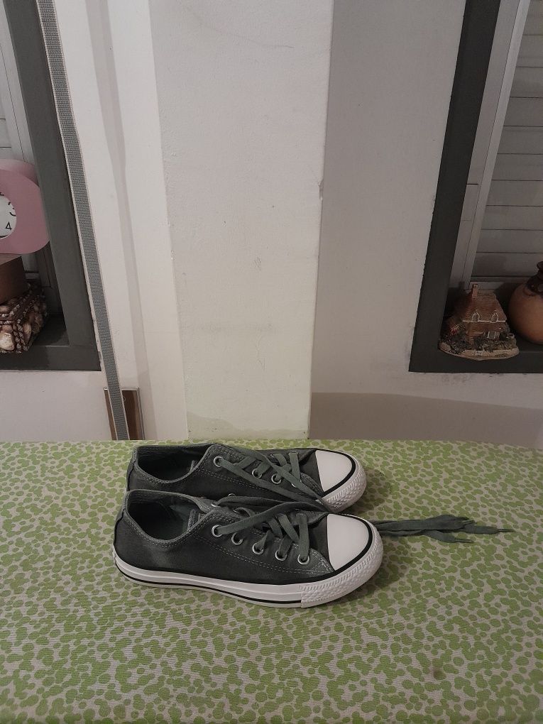 Vendo Sapatilhas de Senhora CONVERSE muito bonitas como novas