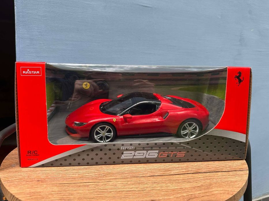 Rastar Ferrari 296 GTS Pojazd Zdalnie Sterowany RC Samochód Auto + Pil