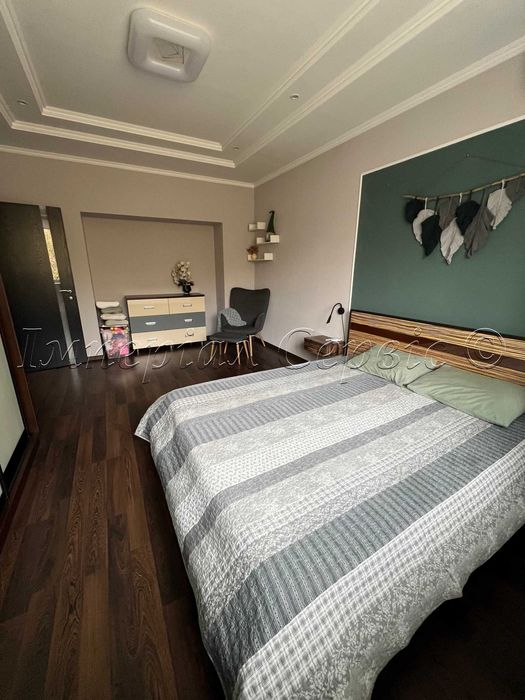 Продам 3 кімнатну квартиру по вул. Богдана Хмельницького