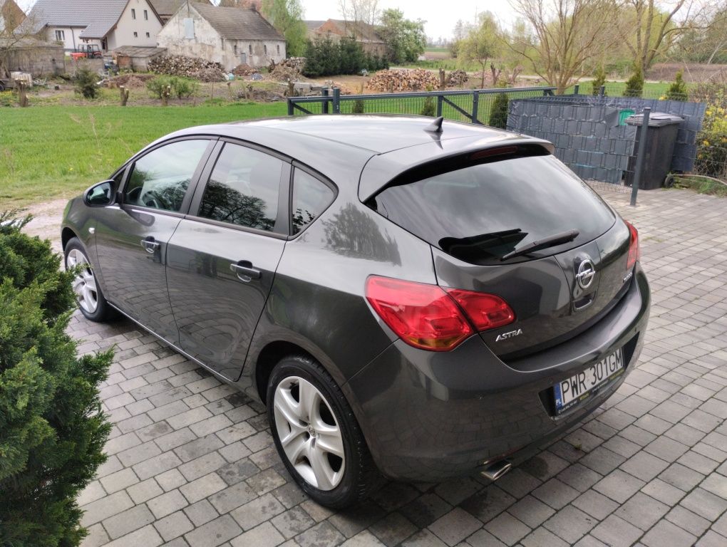 Astra j 1.4T, navi, czujniki, zadbana