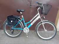 oznakowany rower damka aluminiowa w kwiaty kosz sakwy i licznik