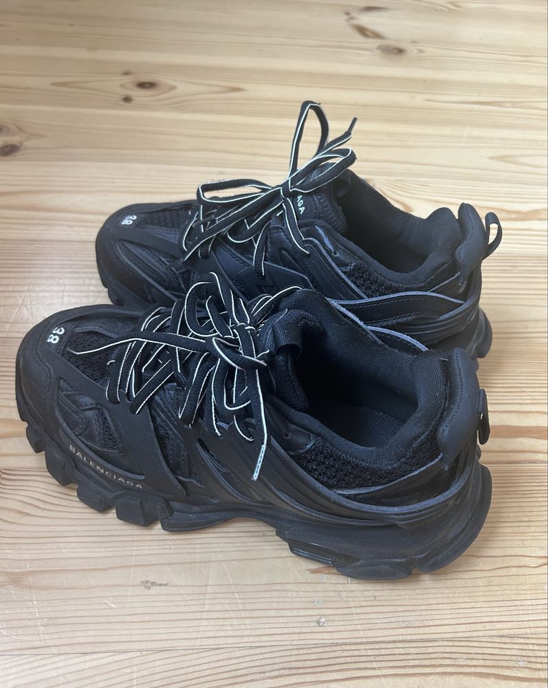 Balenciaga track 1 траки