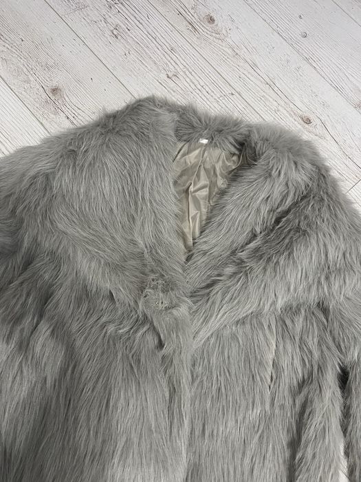 Szare futro z kołnierzem