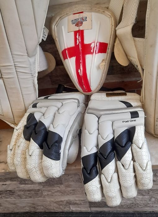 Equipamento de cricket Salix usado.