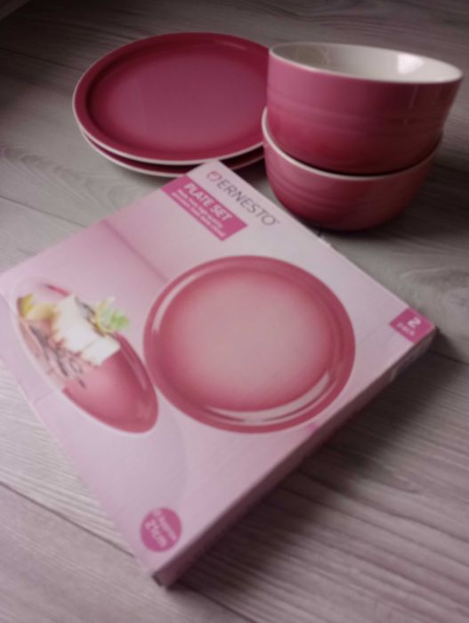 Komplet zestaw talerzy i miseczek 4 sztuki