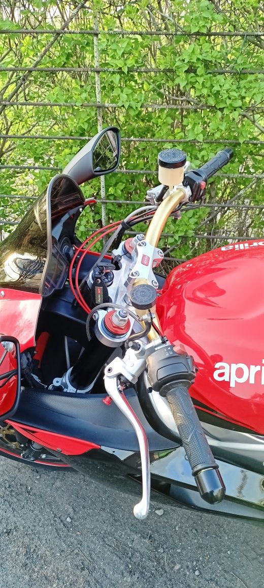 Aprilia RSV1000R