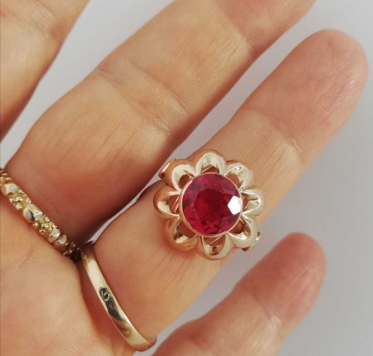 ZŁOTY pierścionek p585 rubinowy kamień Lata 70 te PRL.