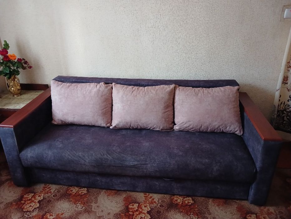 Продам б/у диван