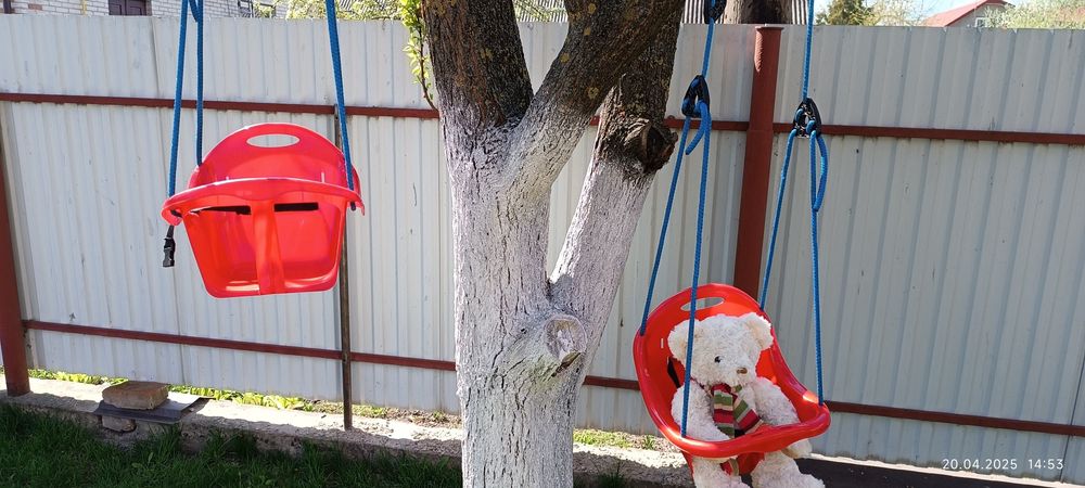 Гойдалка, качеля дитяча