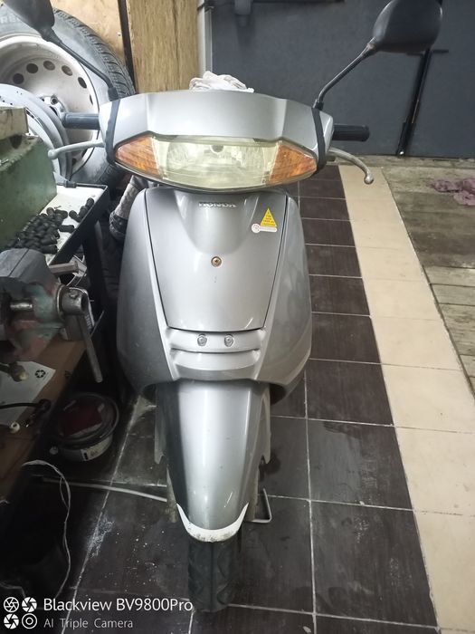 Продам скутер Honda Lead 100