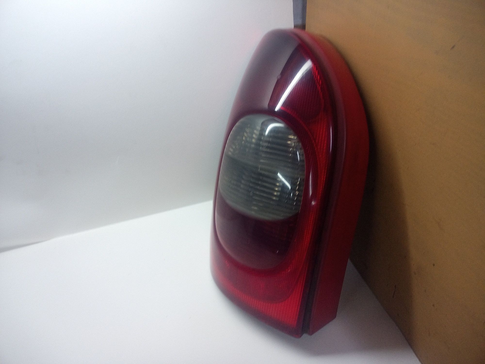 Lampa lewa lewy tył citroen Xsara Picasso