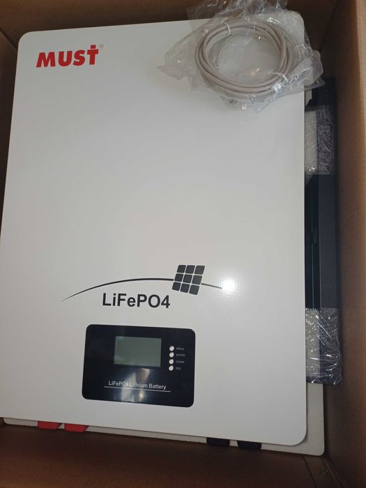 Інвертор, акумуляторна батарея.