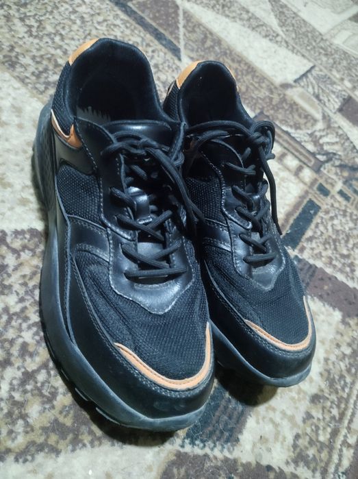 Кросівки жіночі чорні