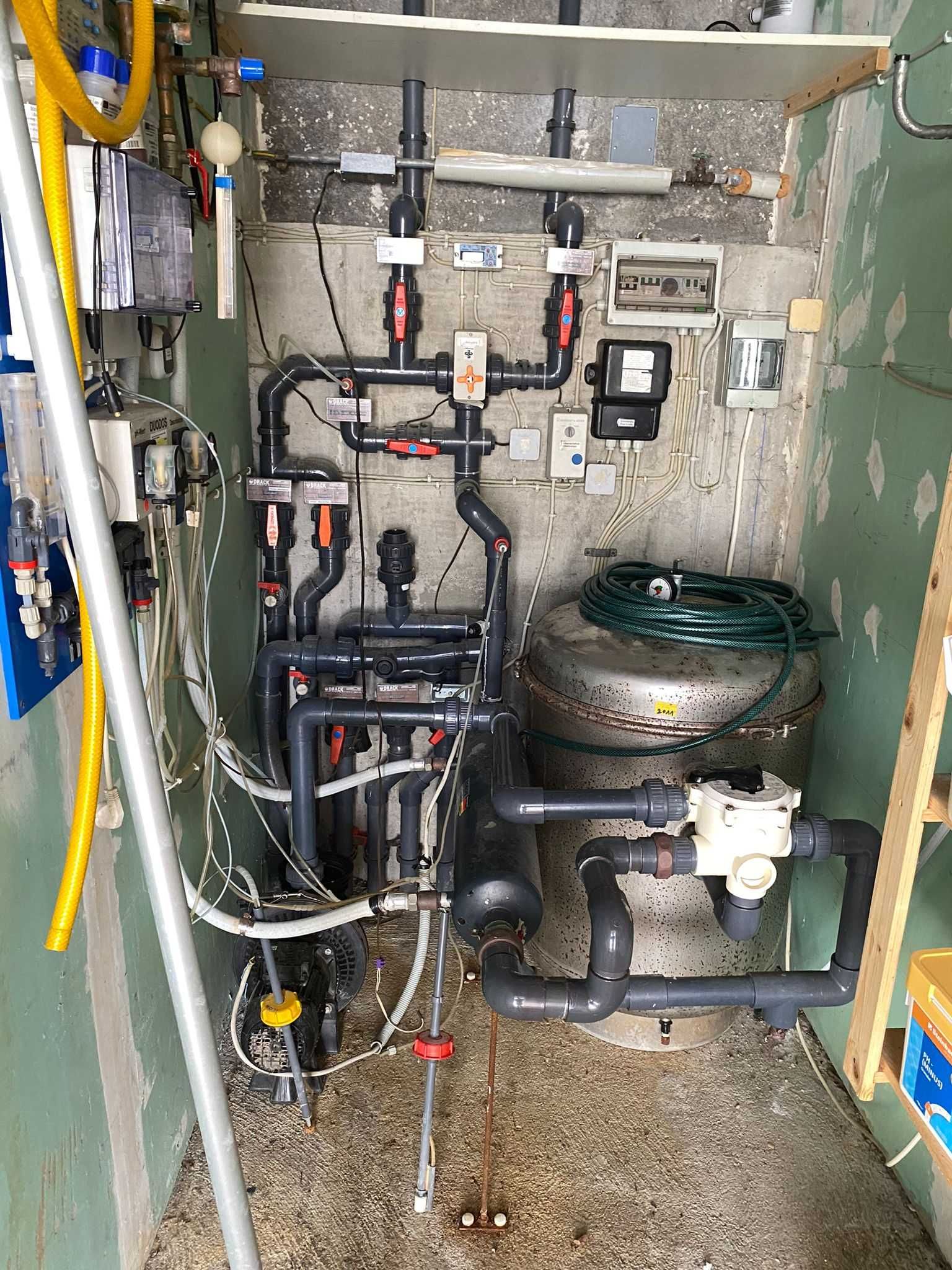 System dezynfekcji i sterowania basenem . Generator chloru