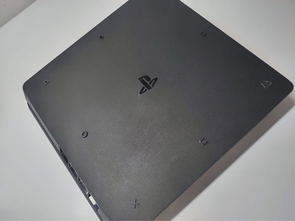 Konsola PS4 Slim